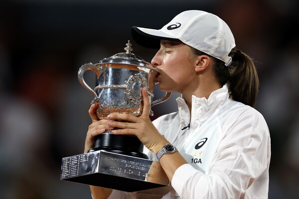 Roland Garros: Εύκολη νίκη και τίτλος για την Ίγκα Σβιάτεκ