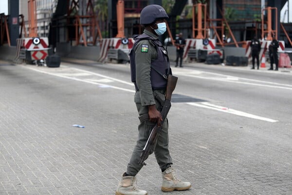 Νιγηρία: Όχλος πυρπόλησε και σκότωσε 30χρονο λόγω αντιπαράθεσης με μουσουλμάνο κληρικό 