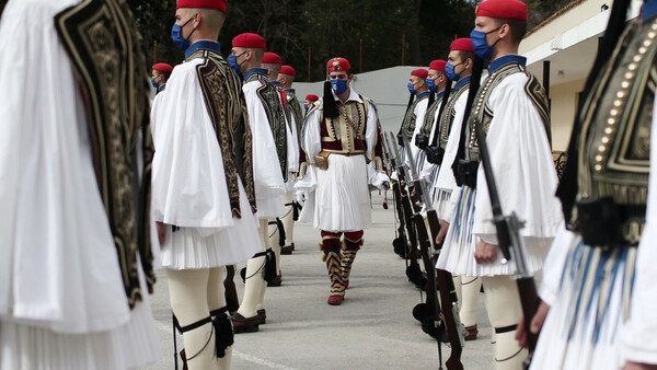 Νέα Υόρκη: Με άγημα από την προεδρική φρουρά, η παρέλαση για τα 201 χρόνια από την Ελληνική Επανάσταση στην 5η Λεωφόρο 