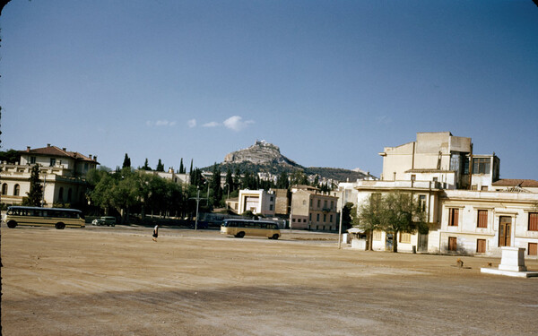 Μια βόλτα στην Αθήνα του 1952