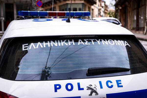 Καταδίωξη οχήματος στην Αθηνών-Κορίνθου - Σταμάτησε γιατί του έσκασε το λάσιχο