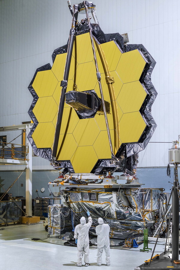 Το διαστημικό τηλεσκόπιο James Webb χτυπήθηκε από μικρομετεωρίτη