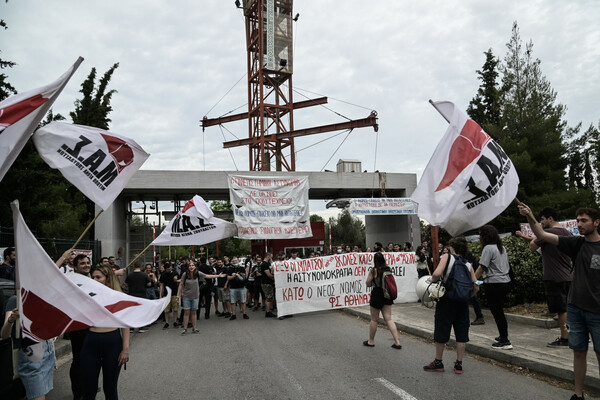 Φοιτητές απέκλεισαν την Πανεπιστημιούπολη στου Ζωγράφου- Διαμαρτύρονται για την αστυνομία στα ΑΕΙ