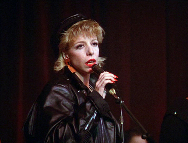 Πέθανε η τραγουδίστρια Julee Cruise, η στενή συνεργάτιδα του Ντέιβιντ Λιντς