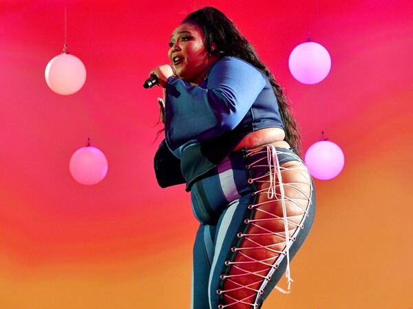 Πυρά κατά της Lizzo για «υποτιμητικό» για ΑμεΑ στίχο - Της ζητούν να ηχογραφήσει ξανά το τραγούδι 