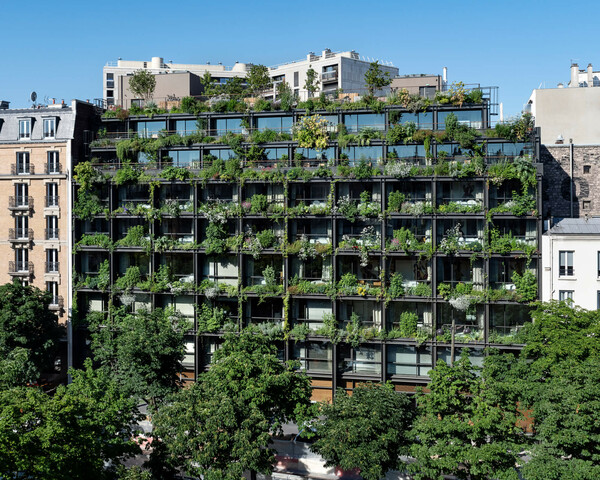Η Villa M από τον Φίλιπ Σταρκ φέρνει τη φύση πίσω στην πόλη με μια ζούγκλα φυτών και δέντρων
