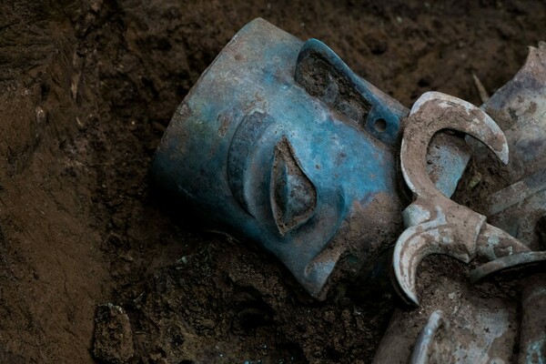 Πανάρχαιος βωμός θυσίων ανακαλύφθηκε μαζί με άλλα 13.000 κειμήλια σε θησαυρό του Sanxingdui της Κίνας