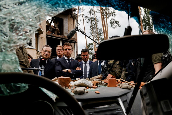 Μακρόν, Σολτς, Ντράγκι στο βομβαρδισμένο Ιρπίν: «Μία ηρωική πόλη, σημαδεμένη από τα στίγματα της βαρβαρότητας»