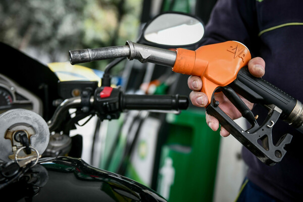 Fuel Pass: Την Τρίτη ανακοινώνεται η επιδότηση καυσίμων - Πληροφορίες για ποσό 60-65 ευρώ για τη βενζίνη 
