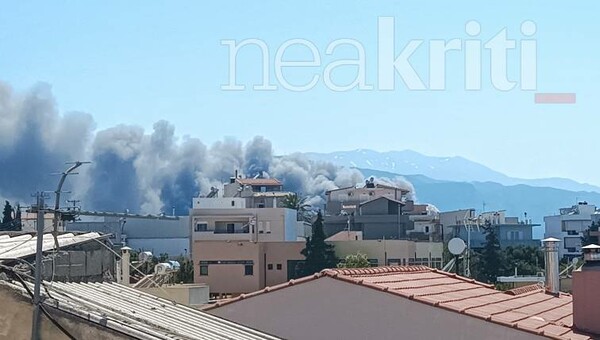 Ηράκλειο: Μεγάλη φωτιά σε ξυλαποθήκη στις Μαλάδες