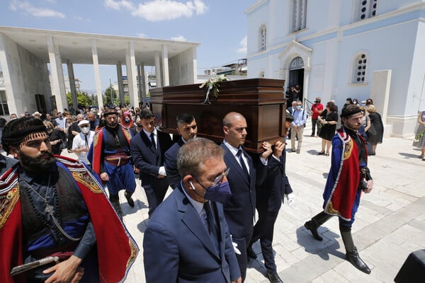 Το τελευταίο αντίο στη Μαρίνα Λαμπράκη-Πλάκα: Συγκίνηση στην κηδεία της διευθύντριας της Εθνικής Πινακοθήκης