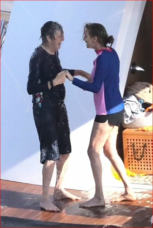 Ο Πολ ΜακΚάρτνεϊ με την οικογένειά του στη Μύκονο για τα 80α γενέθλιά του