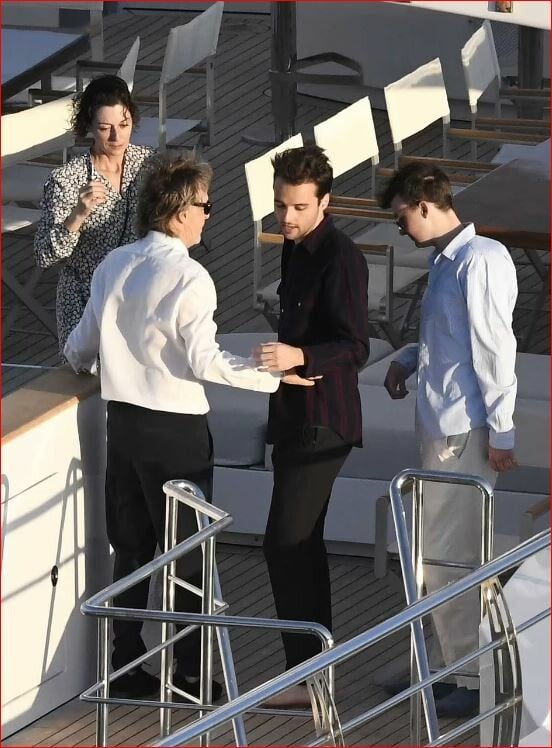 Ο Πολ ΜακΚάρτνεϊ με την οικογένειά του στη Μύκονο για τα 80α γενέθλιά του