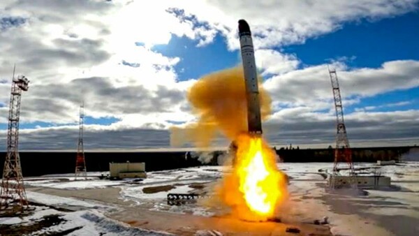 Πούτιν: Μέχρι το τέλος του 2022 θα αναπτύξουμε τους νέους διηπειρωτικούς πυραύλους Sarmat 