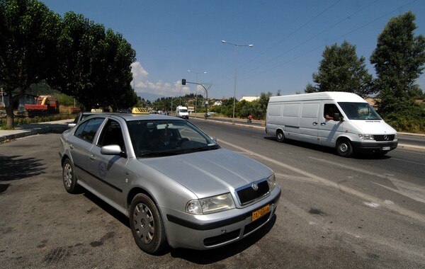 Ηράκλειο: Ταξιτζής παρέσυρε αστυνομικό με το αυτοκίνητό του κατά την διάρκεια ελέγχου
