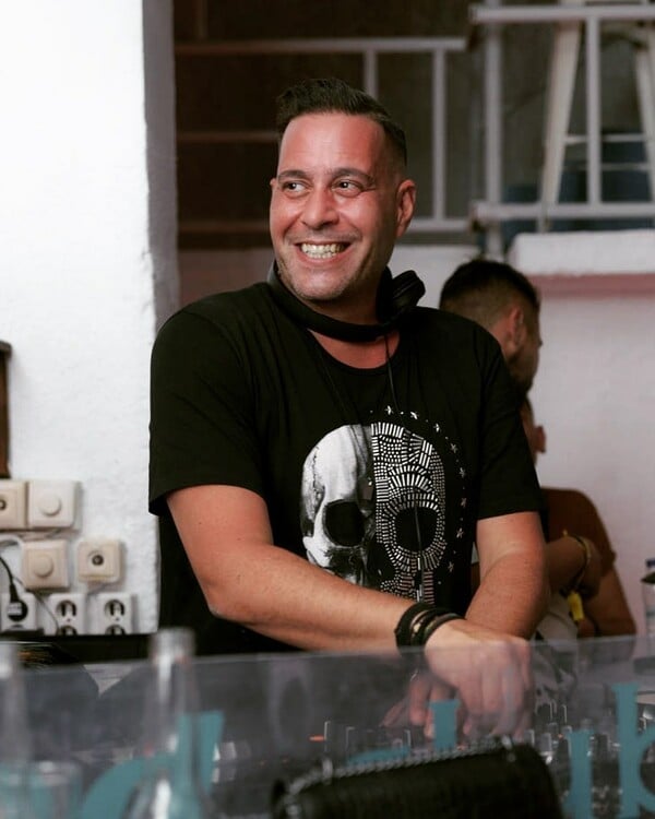 Mad Video Music Awards 2022: Ο DJ Valentino απαντά για την «αόρατη κονσόλα»- Χαμός στο Twitter