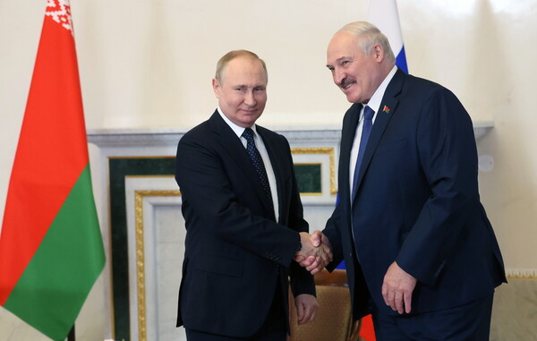 Ο Πούτιν υπόσχεται στη Λευκορωσία πυραύλους Iskander-M για να αντιμετωπίσει την «επιθετική» Δύση