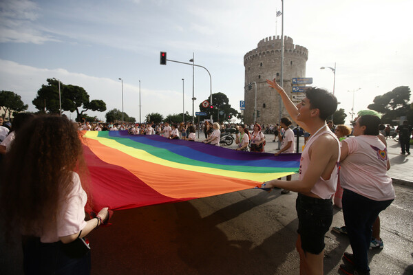 Thessaloniki Pride: Χρώματα, ουράνια τόξα και υπερηφάνεια με σύνθημα το «Μάθημα Αποδοχής»