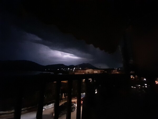 Καταιγίδα στην Αθήνα- Ισχυροί άνεμοι και βροχές «σάρωσαν» Φθιώτιδα και Βόρεια Εύβοια