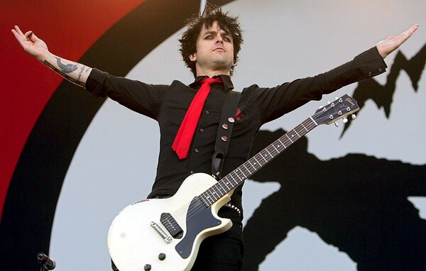 Billie Joe Armstrong: «Γ@@μα την Αμερική. Απαρνούμαι την υπηκοότητά μου»