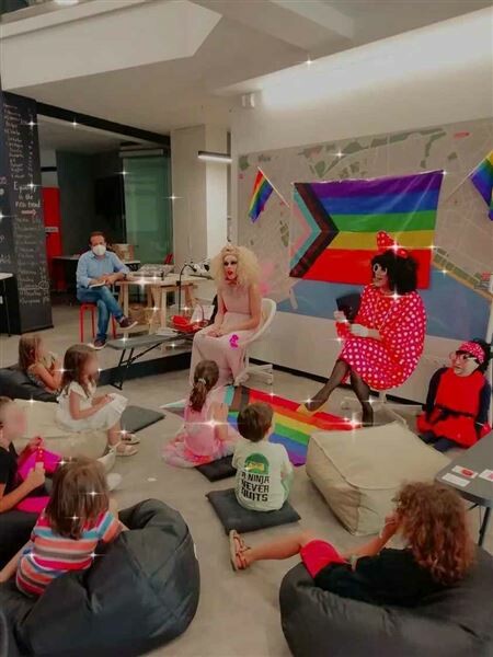 Thessaloniki Pride: Drag Queens διάβασαν παραμύθια σε παιδιά - Δράση γνώσης και συμπερίληψης