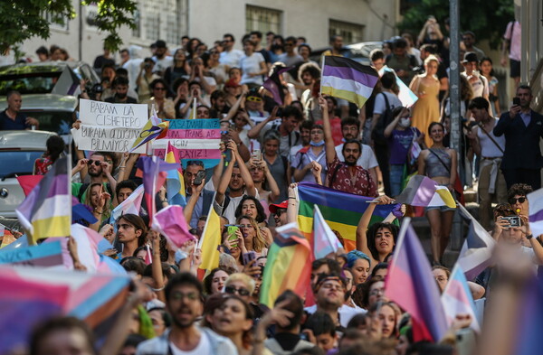 Τουρκία: Περίπου 400 προσαγωγές στην «απαγορευμένη» παρέλαση για το Pride 