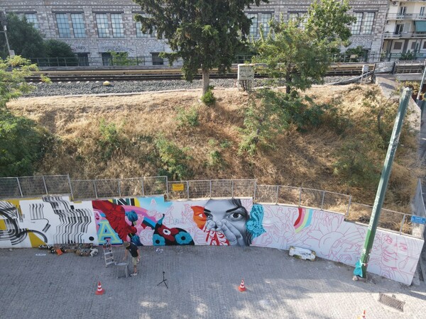 Μια τοιχογραφια για τους ανθρώπους που παλεψαν με τον καρκίνο στην οδό Θεσσαλονίκης