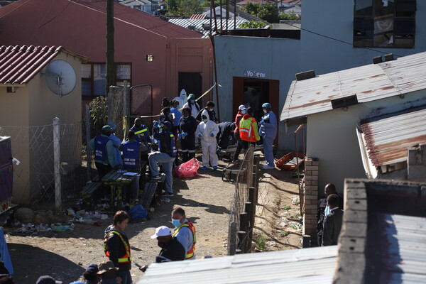 22 έφηβοι βρέθηκαν νεκροί μέσα σε μπαρ της Νότιας Αφρικής και κανείς δεν ξέρει πώς πέθαναν