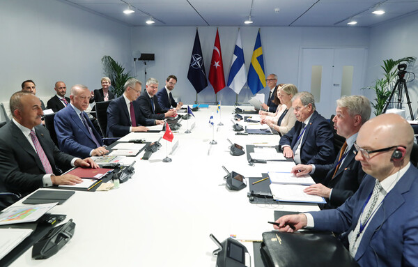 Τζόνσον: Δύσκολη συζήτηση με την Τουρκία για Σουηδία & Φινλανδία- Συναντήσεις Ερντογάν με Μακρόν και Μπάιντεν
