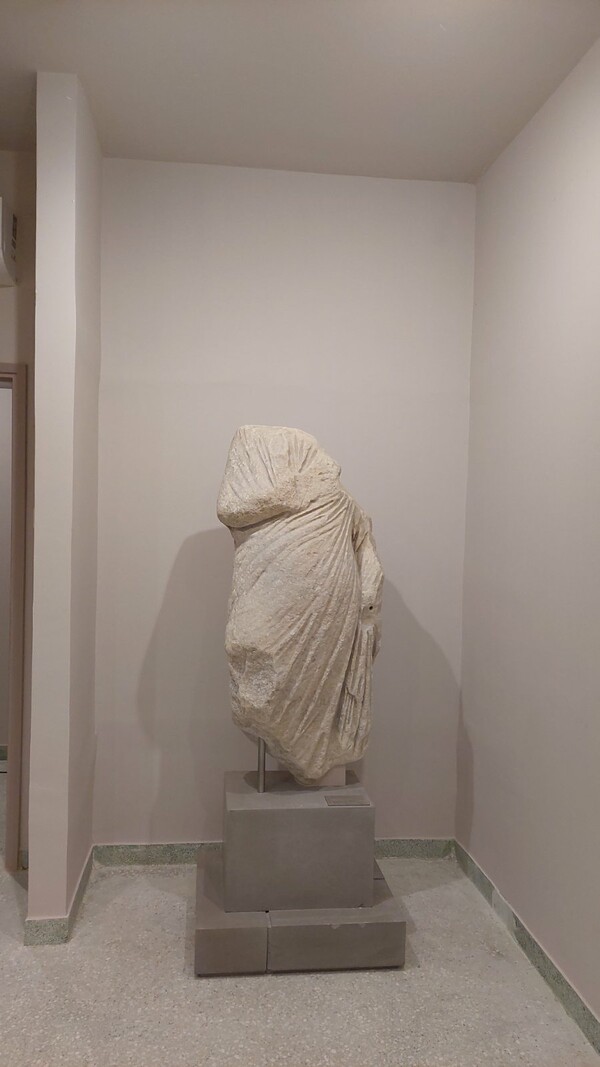 Ανοίγει ξανά ο ιστορικός Ξενώνας «Περσεύς» ως μουσείο με την Αρχαιολογική Συλλογή Σερίφου