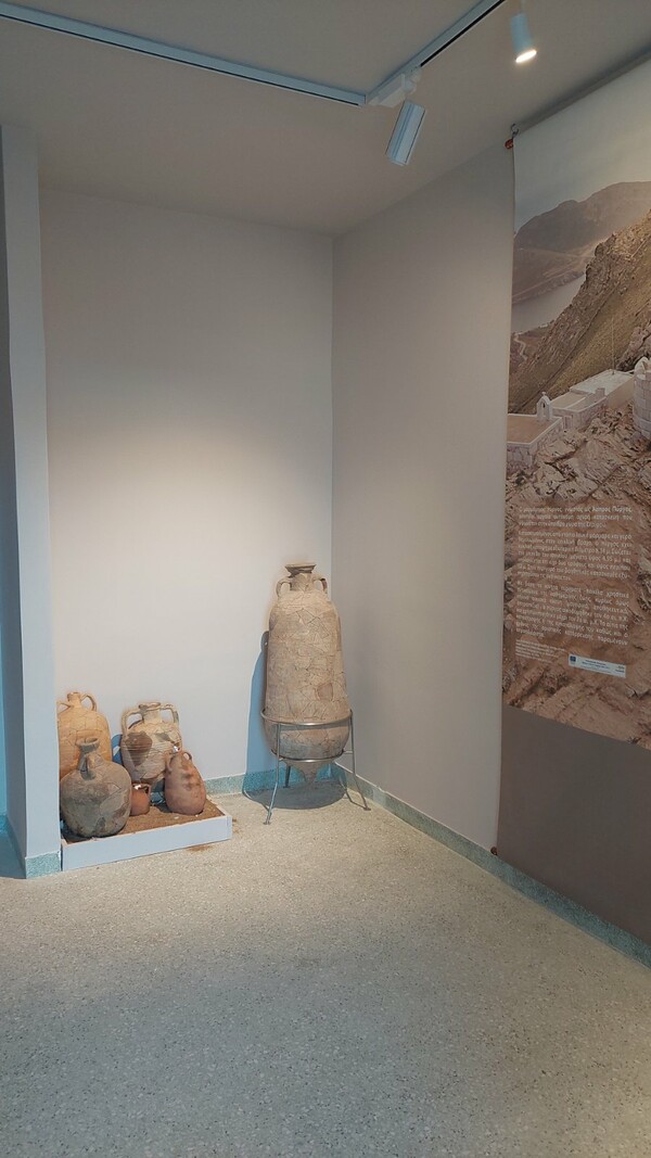 Ανοίγει ξανά ο ιστορικός Ξενώνας «Περσεύς» ως μουσείο με την Αρχαιολογική Συλλογή Σερίφου
