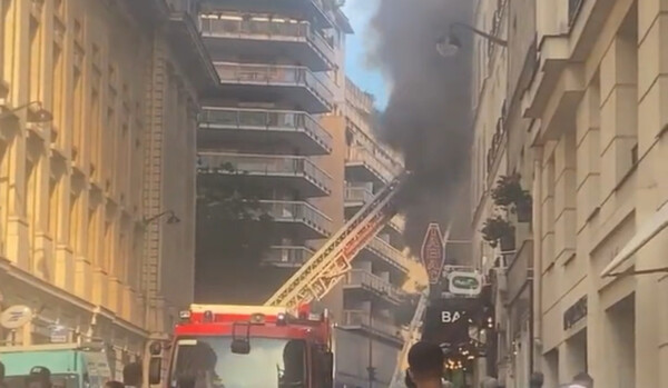 Μεγάλη φωτιά σε κτίριο στο Παρίσι -Τρεις σοβαρά τραυματίες