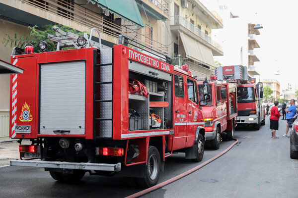 Πατήσια: Έκρηξη σε πολυκατοικία από βραχυκύκλωμα στα ρολόγια της ΔΕΗ 