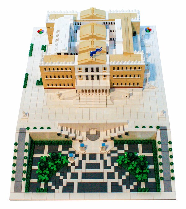 Ένας 36χρονος στη Θεσσαλονίκη έφτιαξε το κτίριο της Βουλής των Ελλήνων με 4.842 LEGO