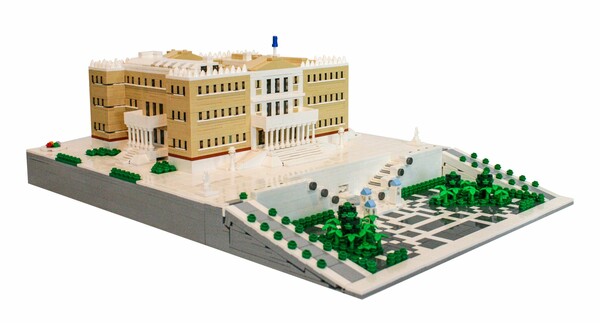 Ένας 36χρονος στη Θεσσαλονίκη έφτιαξε το κτίριο της Βουλής των Ελλήνων με 4.842 LEGO