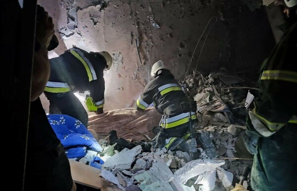 Ουκρανία: Πύραυλος έπληξε 9ώροφη πολυκατοικία- Τουλάχιστον 14 νεκροί και 30 τραυματίες