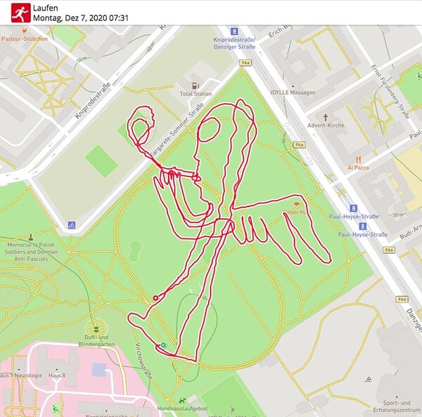 Έργα τέχνης με τζόκινγκ: Ο 67χρονος που κάνει τέχνη τρέχοντας σε πάρκο του Βερολίνου 
