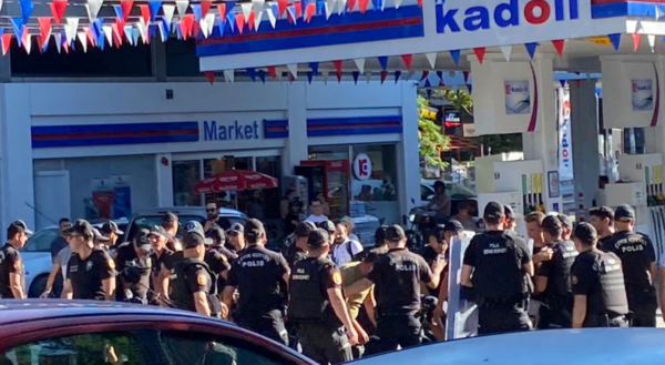 Άγκυρα: Η αστυνομία έριξε δακρυγόνα και σπρέι πιπεριού σε πορεία για το Pride- Δεκάδες συλλήψεις