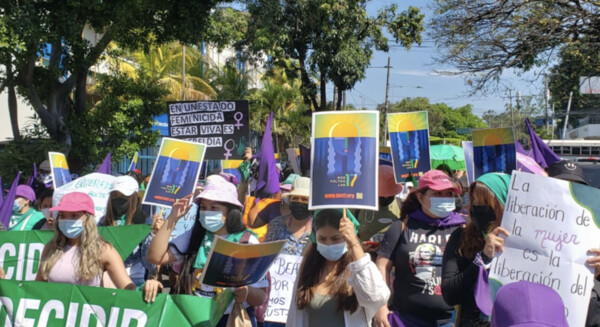 Διαδήλωση στο Ελ Σαλβαδόρ υπέρ των δικαιωμάτων των γυναικών.