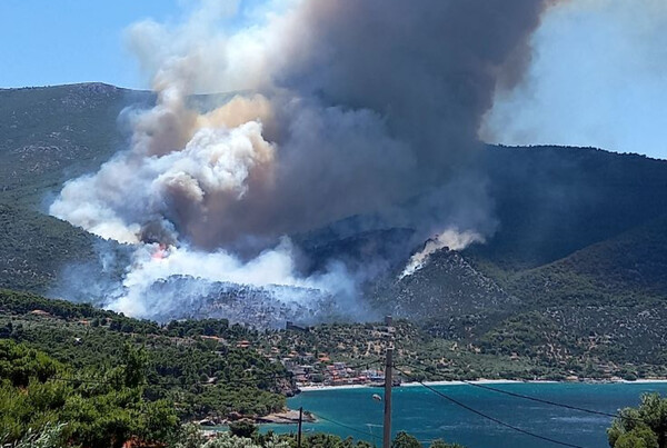 Φωτιά στο Πόρτο Γερμενό: Εστάλη 112 -«Εκκενώστε τον οικισμό Μύτικα, κατευθυνθείτε προς Ψάθα»