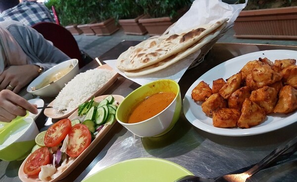 Η μοναδικότητα ενός μικρού πακιστανικού εστιατορίου στο Ντουμπάι 