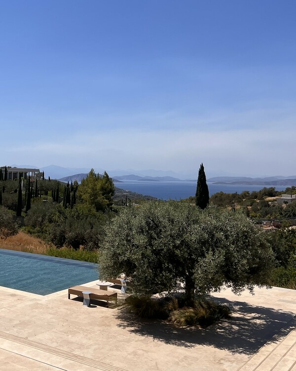 Grivalia Hospitality: Το Amanzoe διέκοψε προσωρινά τη λειτουργία του- Ο απολογισμός από τη φωτιά