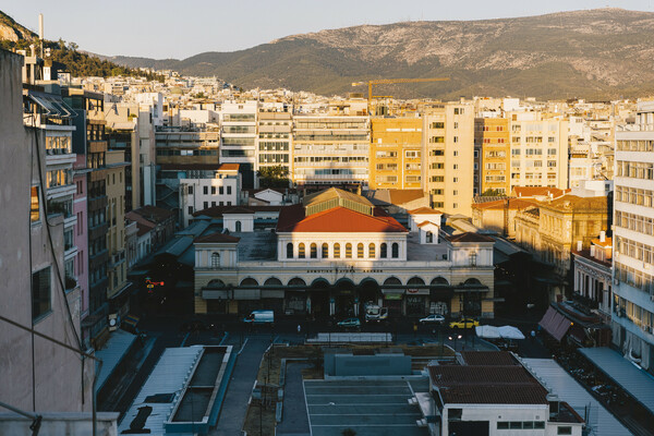 Επιστροφή στην πλατεία Θεάτρου