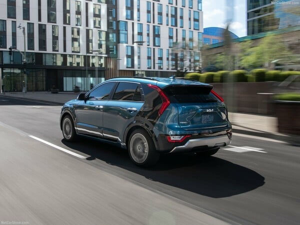 Στο τιμόνι του τρισυπόστατου Kia Niro νέας γενιάς