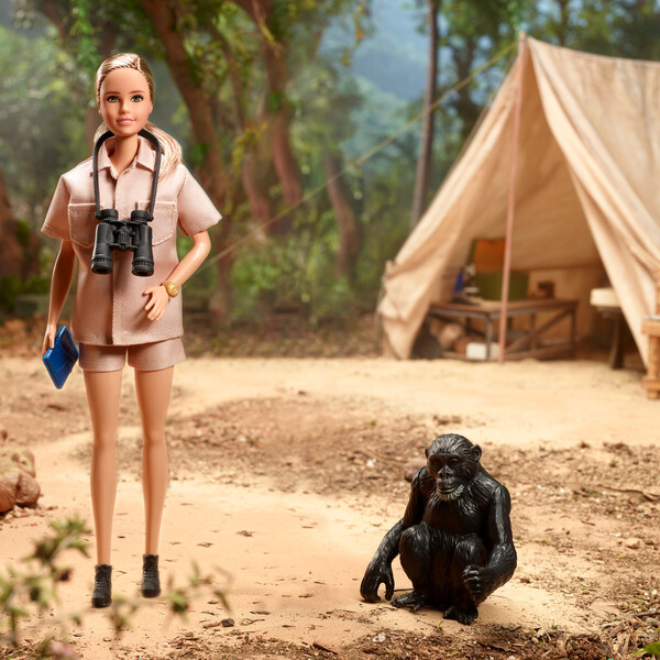 Η νέα Barbie είναι αφιερωμένη στην Τζέιν Γκούντολ και φτιάχτηκε από ανακυκλωμένο πλαστικό