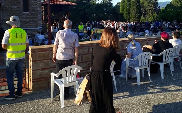 Άγιος Παΐσιος: Πλήθος κόσμου για προσκύνημα στον τάφο του