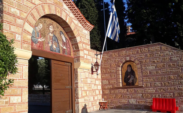 Άγιος Παΐσιος: Πλήθος κόσμου για προσκύνημα στον τάφο του
