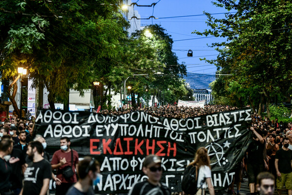 Σύνταγμα: Πορεία διαμαρτυρίας για την αποφυλάκιση Λιγνάδη και τον απεργό πείνας Γ. Μιχαηλίδη