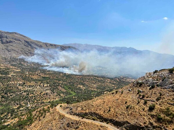Μεγάλη φωτιά στο Ρέθυμνο - Εκκενώθηκε οικισμός