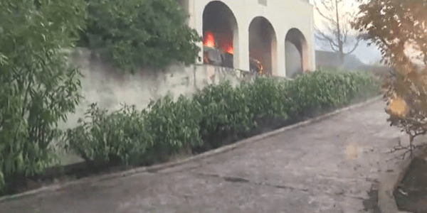 Φωτιά στην Αττική: Στις φλόγες σπίτια στο Ντράφι